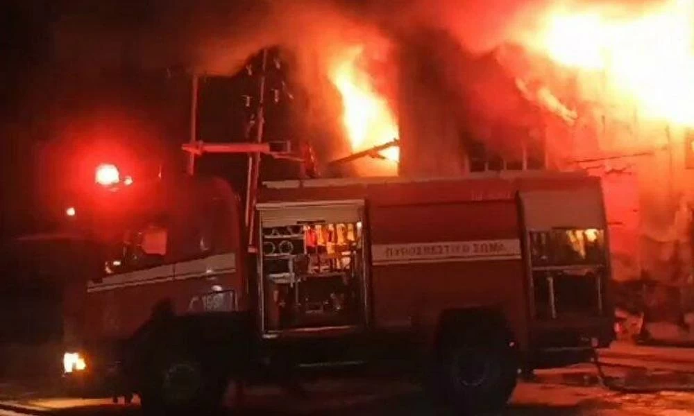 Πάτρα: Συναγερμός στην Πυροσβεστική-Μεγάλη φωτιά ξέσπασε σε εργοστάσιο